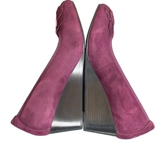 VIONIC PURPLE SUEDE WEDGES
Heels TOE FLOWERS EUC
Formal Wedding size 9.5 - Picture 7 of 14